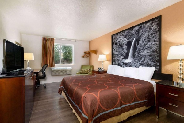 Super 8 by Wyndham The Dalles OR image 10