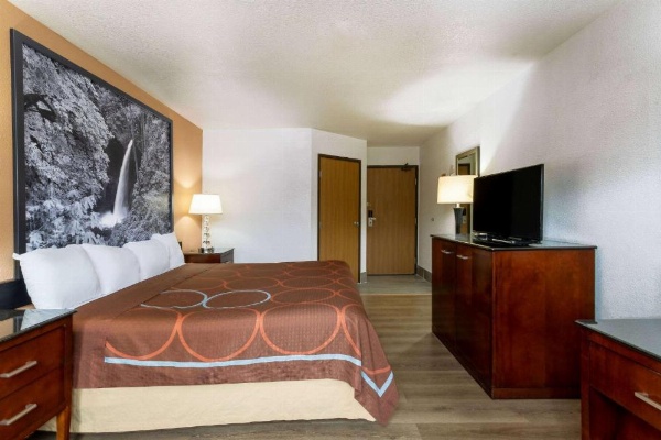 Super 8 by Wyndham The Dalles OR image 11