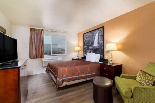 Super 8 by Wyndham The Dalles OR image 13