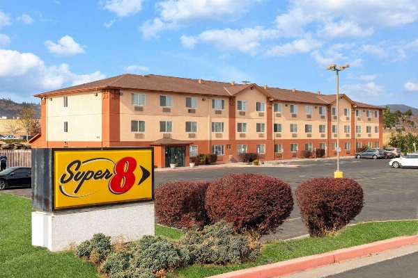 Super 8 by Wyndham The Dalles OR image 2