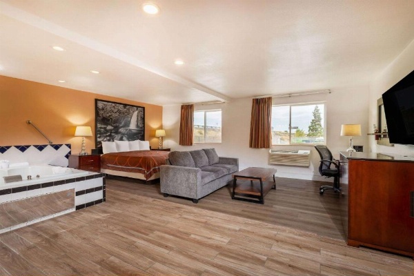 Super 8 by Wyndham The Dalles OR image 20