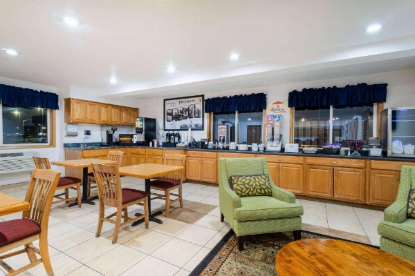 Super 8 by Wyndham The Dalles OR image 25